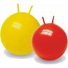 Celobarevný skákací míč s rukovítky. Hopsadlo je určeno nejen pro zábavu, ale také pro zdravotní cvičení či relaxaci.  Míč Hop je výborná pomůcka k tréninku stability dětí. Rovněž zpevňuje a posiluje svaly.
